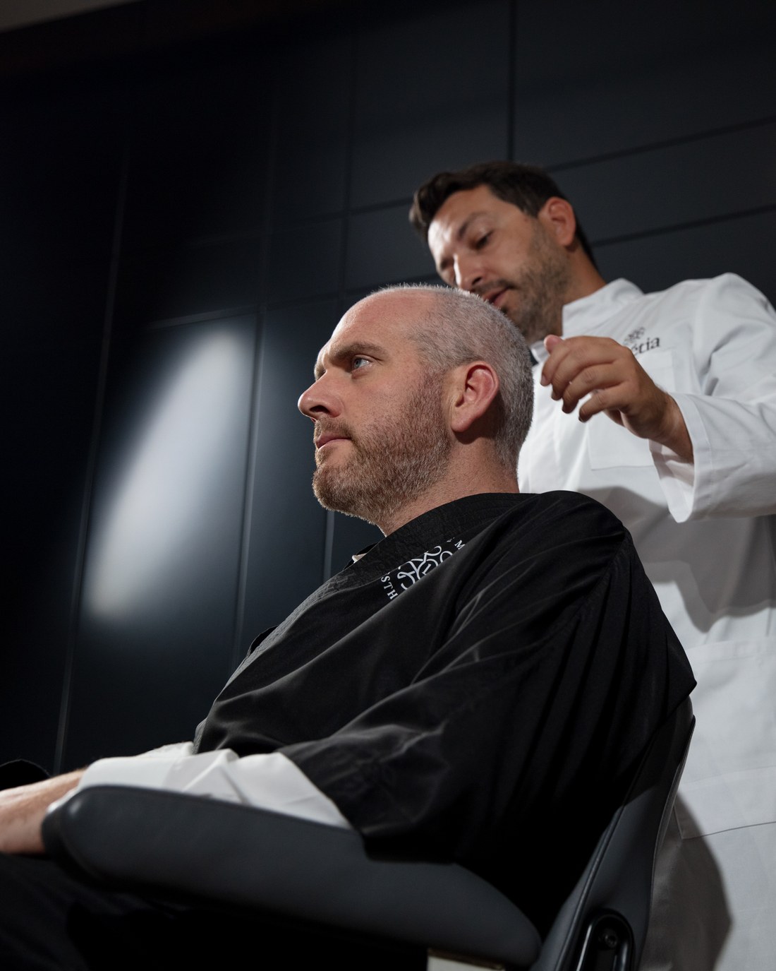 Consultation capillaire avec le médecin — DHI® France